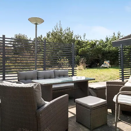 5 Bedroom Cozy In Σπίτι διακοπών Ulfborg