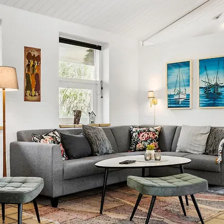4 Bedroom Gorgeous In Ulfborg
