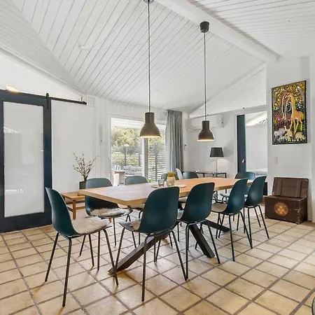 4 Bedroom Gorgeous In Σπίτι διακοπών *
