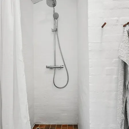 4 Bedroom Gorgeous In Prázdninový dům *