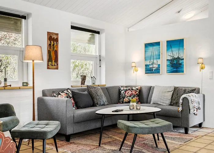 5 Bedroom Cozy In Ulfborg